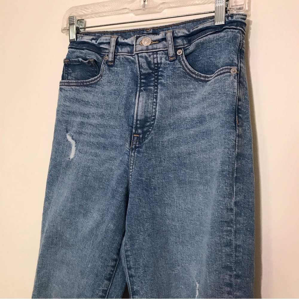 Express Mom Jean Super High Rise Size 2 Light Wash Distressed Denim - Picture 3 of 12